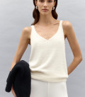 T-shirt made of fluffy yarn Home milk