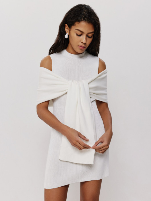 A set of a mini dress with sleeves transformers Duet milk